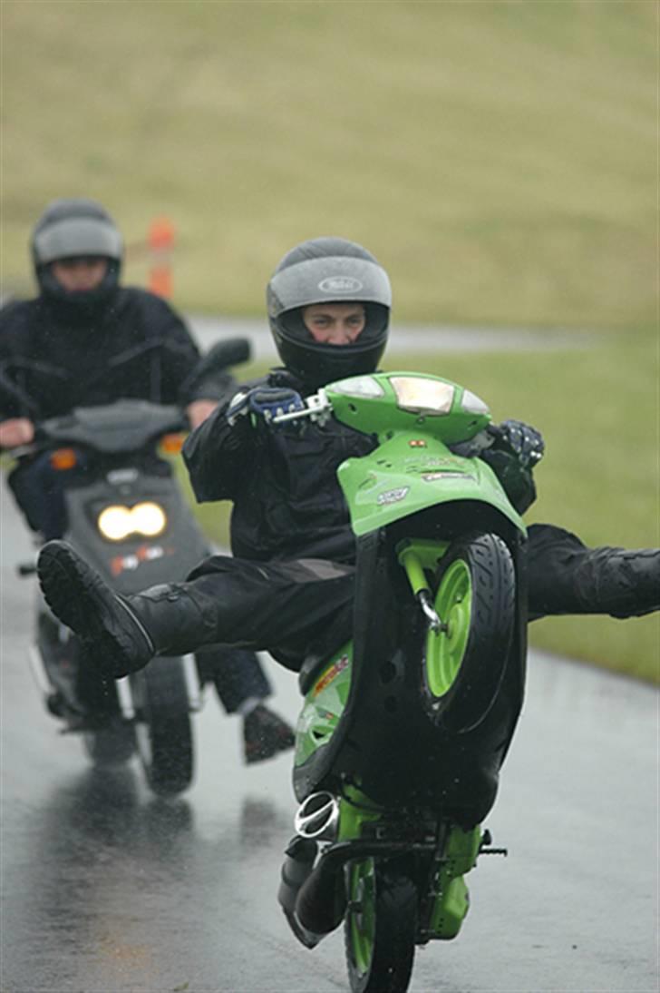 Yamaha Jog Amok - Baghjul til thansen træf 2007 i regnvejr billede 7