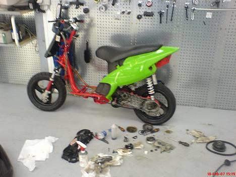 Piaggio NRG Mc2 LC - SOLGT - - Dejligt med værksted til rådighed, her står den for det meste! billede 2