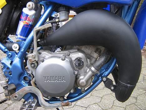 Yamaha Yamaha yz 85 03 - ny maling på stellet udstødningen og på koblings dækslet billede 11