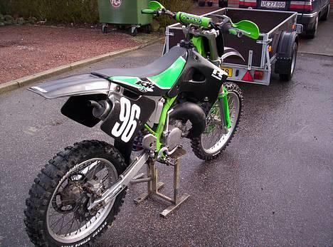 Kawasaki Kx 125 (Beatrice) SOLGT  - tog lige nogle hurtige billeder :) billede 1