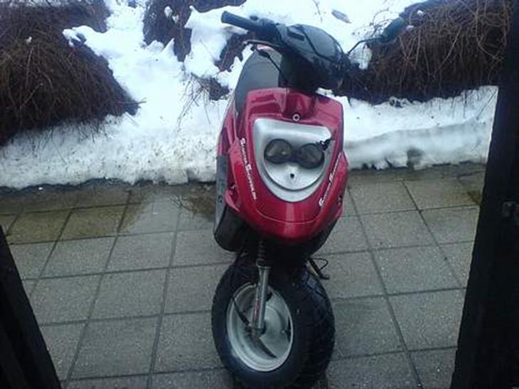 {{currentPhoto.altText}} billede {{currentPhoto.number}}