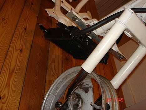 Yamaha Jog As | lc | projekt - fælgerne bliver lakeret hvid  billede 4