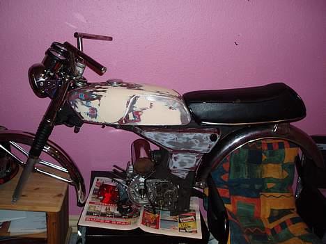 Yamaha 4 gear  - Tanken er blevet sparlet nogen steder hvor der var buler. billede 2