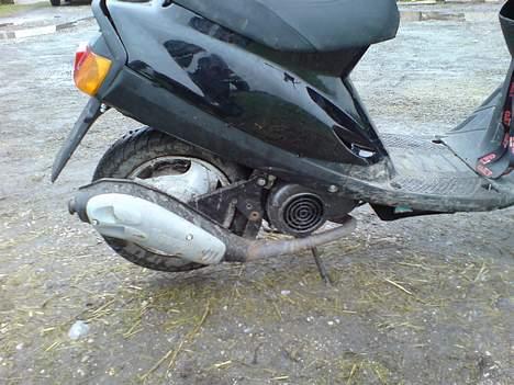 Yamaha Jog Fs Solgt - den lækre udstødning (billedet er taget med min mobil) billede 5