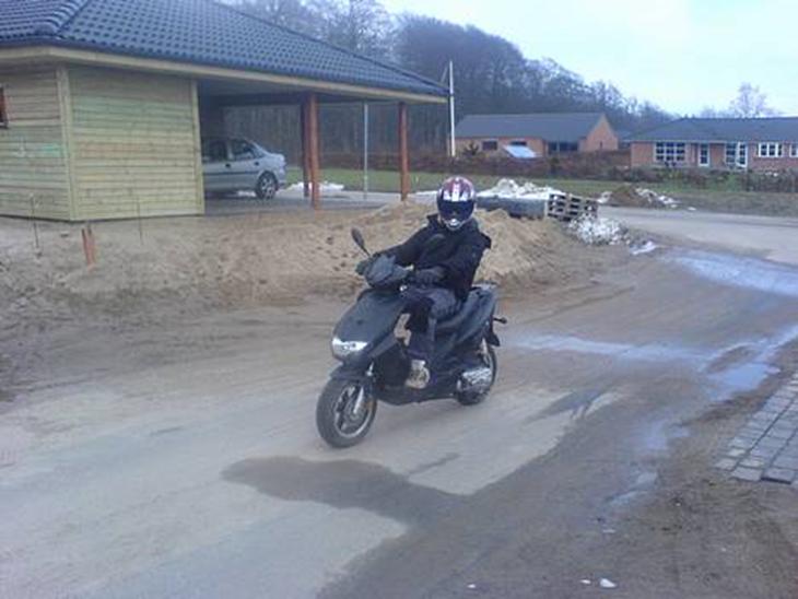 {{currentPhoto.altText}} billede {{currentPhoto.number}}