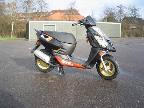 Aprilia Sonic Nr 2 ((Ny)) solgt - Lige med sol ind på den.. så rigtig godt ud  billede 3
