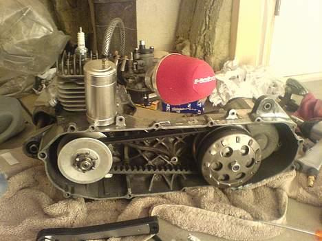 Yamaha Bump - Projekt - Dagen efter motor 2 kom hjem - allerede skildt i stumper - rengjort og samlet igen + ekstra ting monteret. billede 15