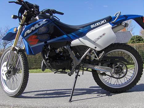 Suzuki RMX * SOLGT FOR 13000kr * - billedet er taget d. 3 april 2007! billede 1