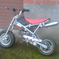 MiniBike crosser smidt ud !