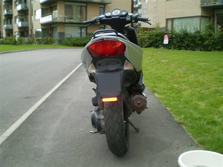 Peugeot Speedfight 2 Solgt - En lækker bagende er altid en god ting:P billede 2