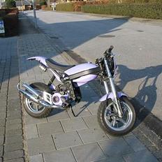 Suzuki street magic solgt