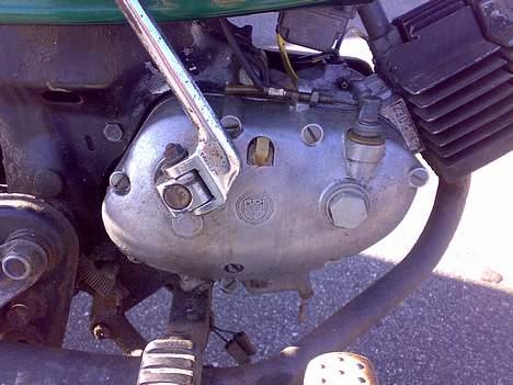 Puch Monza 2 gear "solgt" - motoren, højre side billede 4