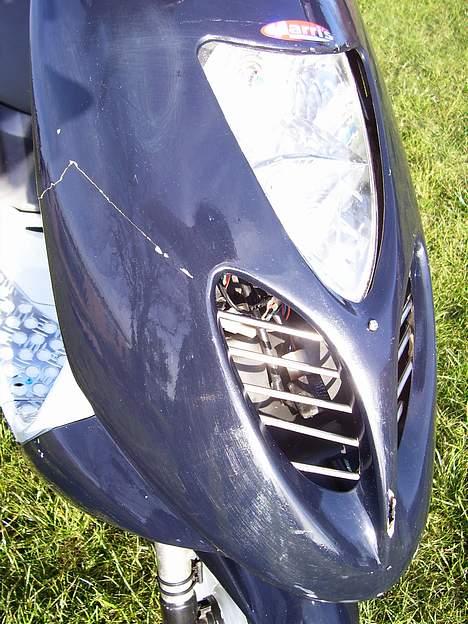Aprilia sonic   solgt for 8K - som det ses her på billedet så er den dårlige spartel flækket flere steder  billede 2