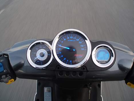 Peugeot Speedfight 2  - Koso speedometer. + ipod som er tilsluttet anlægget, vildt fedt. billede 4