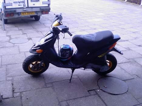 Gilera Stalker - Bagstøddæmperen er også ny, og huset til koblingen og variomaticen er malet billede 3