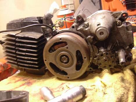 Puch monza - det er så den nøgne motor som skal poleres en del så den bliver shiny billede 5