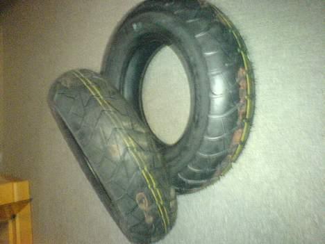 Aprilia rally solgt - de nye dæk billede 4