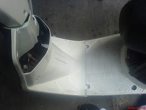 Yamaha Jog FS ! SOLGT.! - Fodplade og Inderskjold malet :P billede 3