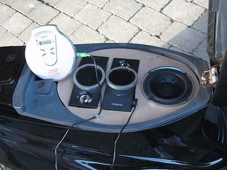 PGO HOT 50(Solgt) - Jaa så kom der anlæg i...Det er ikke vildt flot, men det spiller sku godt;) billede 8