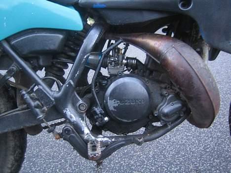 Suzuki RMX "solgt" - motoren som fyrer den af, MK udstødning billede 9