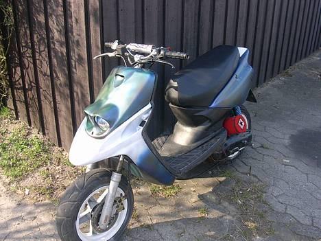 Yamaha Bws Ng  ( SOLGT )..!! - mangler kun lige skruer så det hvide bundskjold kan komme på... :) billede 1