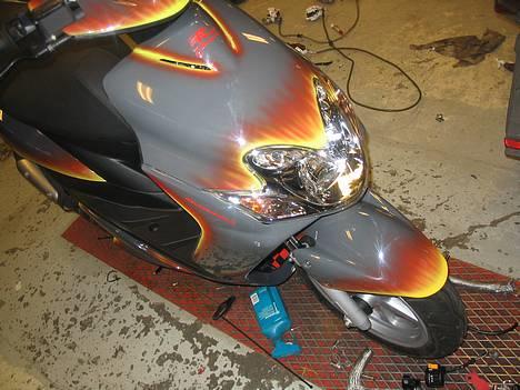 Yamaha Jog R (solgt) - Med lovlig motor. billede 5