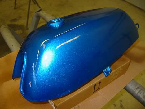 Suzuki K50 B - Færdigmalet tank billede 9