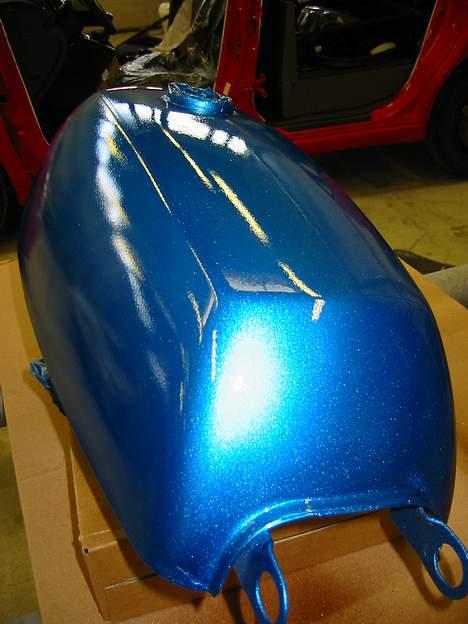 Suzuki K50 B - Færdigmalet tank billede 11