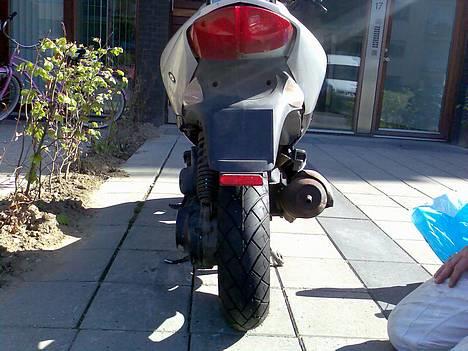 Peugeot Speedfight 2 Solgt - Gammelt: Bagdelen det nye Michelin pilot city dæk er lige kommet på:D billede 16