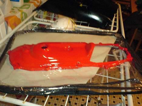 Yamaha Bws Bump - nr. 2 variator skjold. med udskæringer. hele klokken kan ses. så den skal nok også males. muligvis rød spiral. ;D billede 6