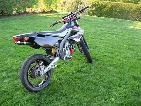 Derbi Senda Byttet.  - Metrakit carbon potte bare rolig baglygte og blinklys bliver taget af. billede 16