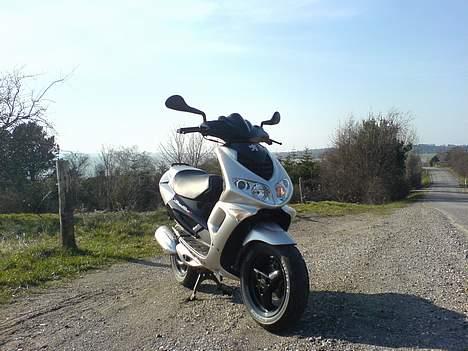 Peugeot Speedfight 2 (MUSIC) - Der er lys i begge paraboler når det lange lys er tændt!! billede 2