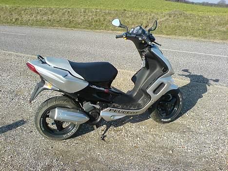 Peugeot Speedfight 2 (MUSIC) - Har fjernstart og fjernbetjening til dioderne billede 4