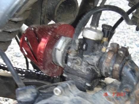 Suzuki RMX  Ghost Rider - før: så kom der et ordenligt luftfilter på endelig. Ved det er lidt beskidt på billedet men skulle lige køre en dame på staionen... før  billede 12