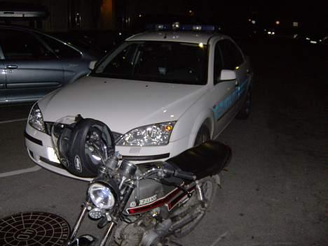 Suzuki Samurai Dm50 Solgt - Sammen med en politibil billede 13