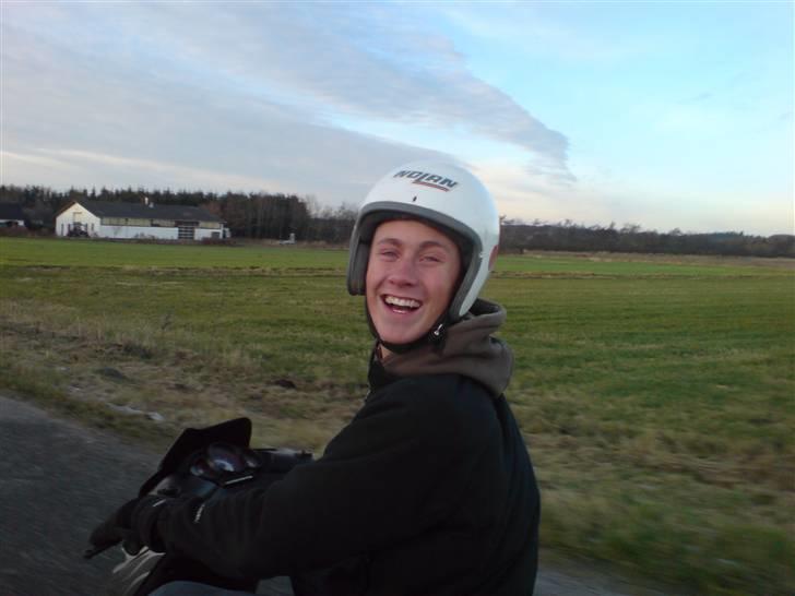 Suzuki SMX projekt. nye pics  - HAHA. Mig med den fedeste hjelm :P billede 6