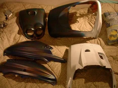 Yamaha Bws Ng  ( SOLGT )..!! - så er skjoldene malet :) Kamælin med guld, rød og blå billede 12