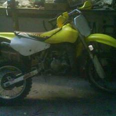 Suzuki 85ccm høj (Solgt)