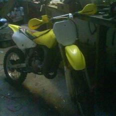 Suzuki 85ccm høj (Solgt)