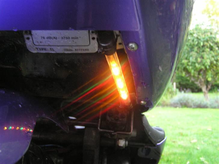 Aprilia Sonic AC - 2 x 10cm. neonrør. ALLE FARVER (kan også blinke) + fjernbetjæning. billede 7