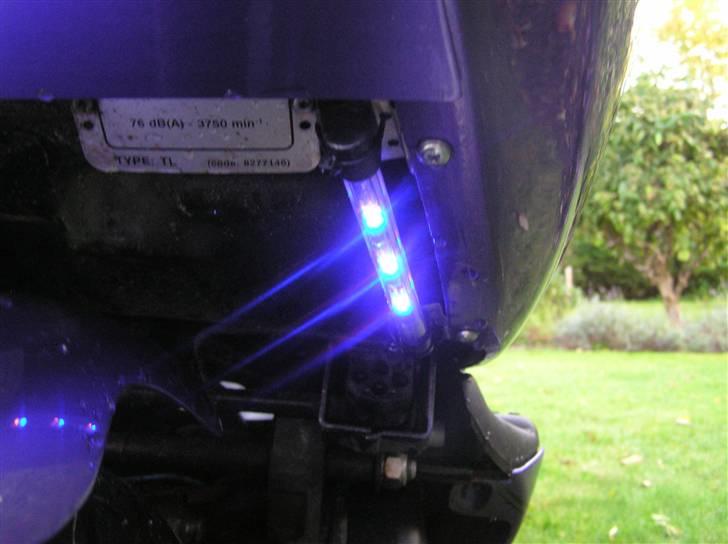 Aprilia Sonic AC - 2 x 10cm. neon-rør. ALLE FARVER (kan også blinke) + fjernbetjæning. billede 8