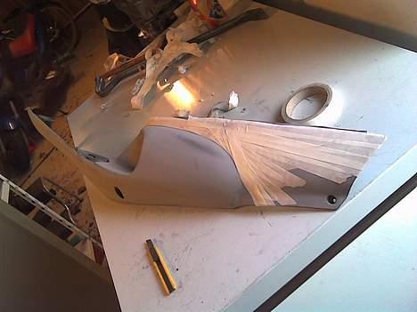 Piaggio Zip Sport SOLGT - igang med at tape det ind billede 2