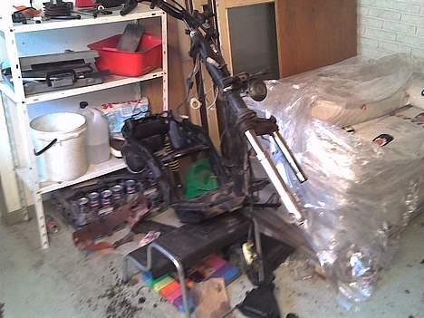 Piaggio Zip Sport SOLGT - mit stel, ikke noget kønt syn, ved det. billede 5