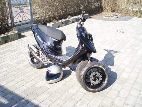 PGO hot 50 ( SOLGT ) :`(  :´( - ved godt inderskjoldene ik er pæne, men den får os snart helt nye som bliver malet af auto maler.. billede 12