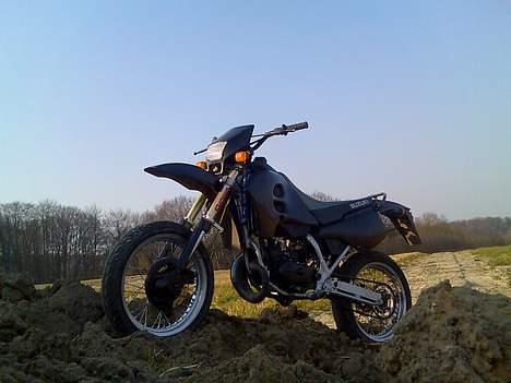 Suzuki SMX - Solgt :\ - Ved jordbunken igen ,, uden støttefod  billede 15