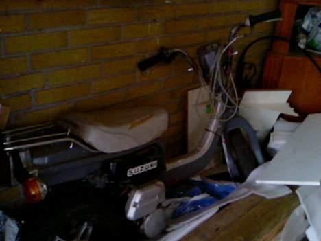 Suzuki  Fz 50''   Byttet:/ - Før jeg gik igang den kunne ingen ting ikke en gang starte Men det gør den så på Første huk nu der er sgu sked ting og sager :D billede 13