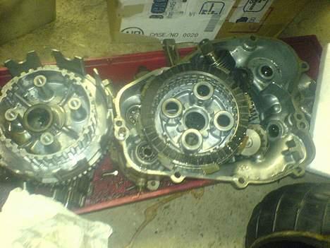 Kawasaki KX 85    **SOLGT** - motor dele billede 8