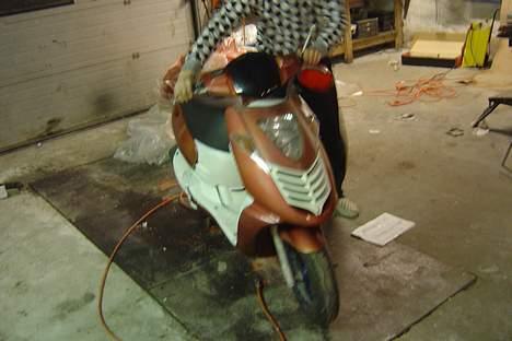 Aprilia Sonic - Efter Lakering (mangler dog fælge + kickstater skjold) billede 3