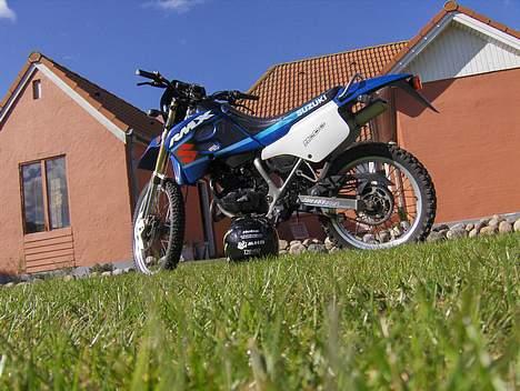 Suzuki RMX * SOLGT FOR 13000kr * - billedet er taget d. 3 april 2007! billede 11