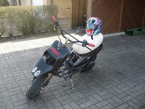 MBK Booster - SOLGT - Lige samlet hurtigt og med Arai hjelmen til 6,5 kg !  $Blæær$ !  ;b billede 5